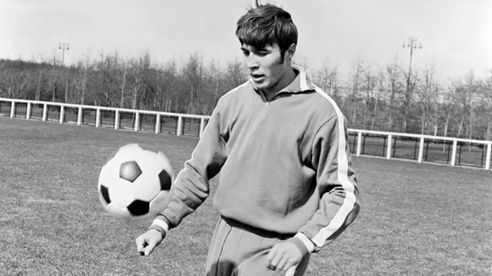 Evgeny Lovchev, primer jugador amonestado en la historia | Google