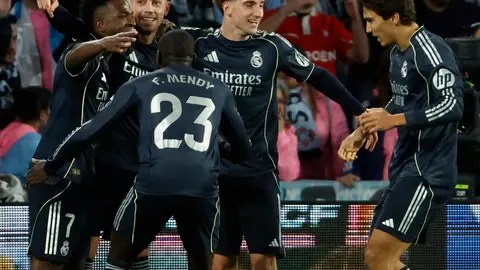 Federico Valverde celebra con sus compañeros de Real Madrid | AP