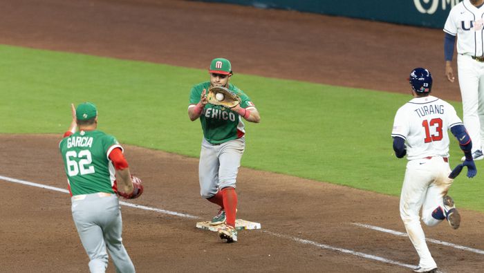Jonathan Aranda durante el partido contra Estados Unidos en el Clásico Mundial de Béisbol 2026 | MEXSPORT