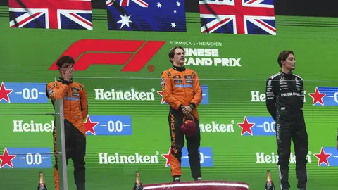 Piastri, Norris y Russell en el podio del Gran Premio de China 2025 | AP