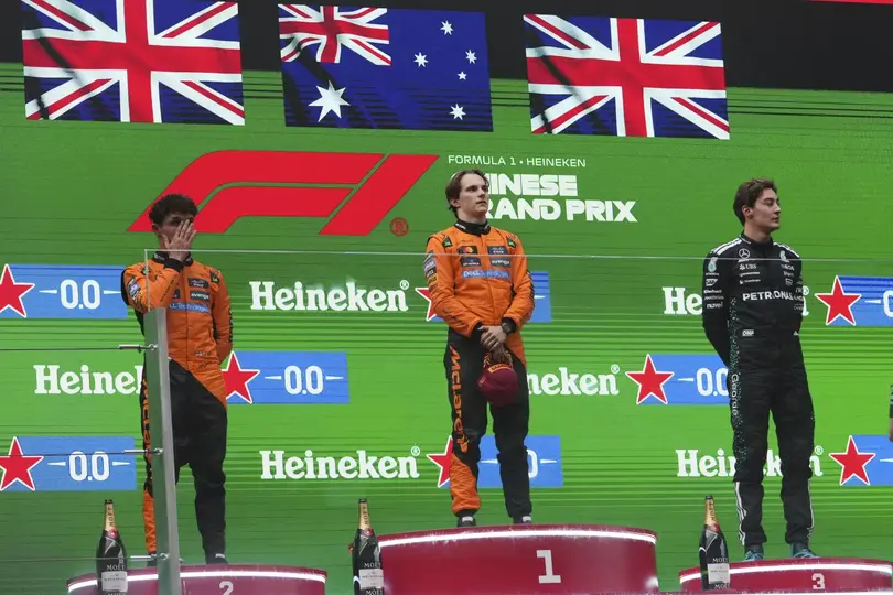 Piastri, Norris y Russell en el podio del Gran Premio de China 2025 | AP