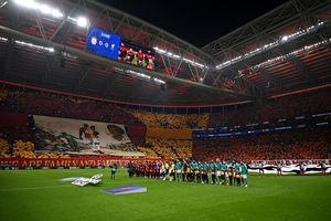 ¡Detalle hasta el cielo! Victor Osimhen protagoniza momento conmovedor en la previa del Galatasaray vs Liverpool