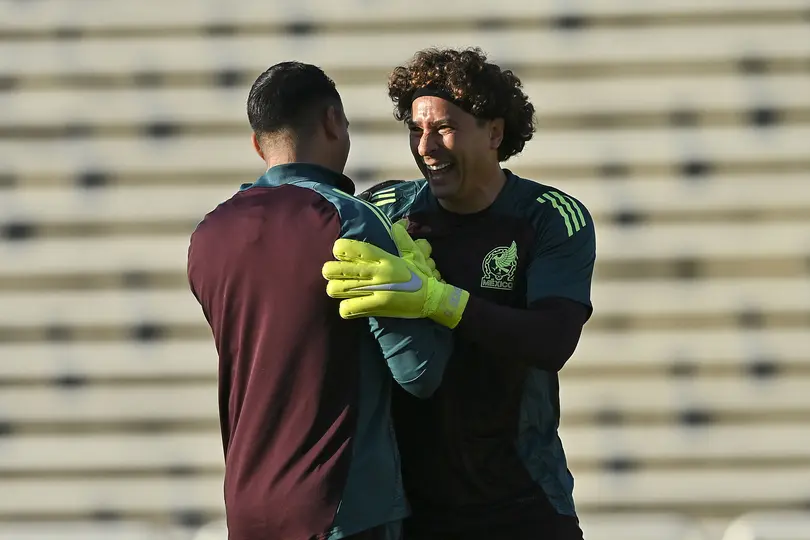 Memo Ochoa y Luis Ángel Malagón en entrenamiento con la Selección Mexicana | IMAGO 7