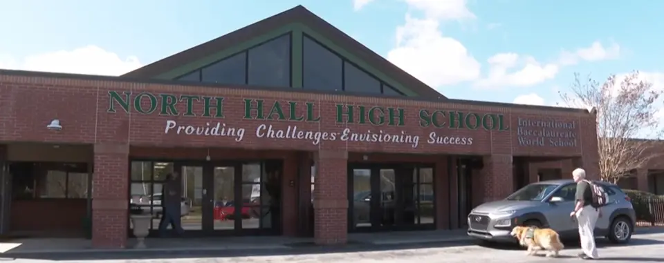 Escuela secundaria North Hall en Gainesville. / AP