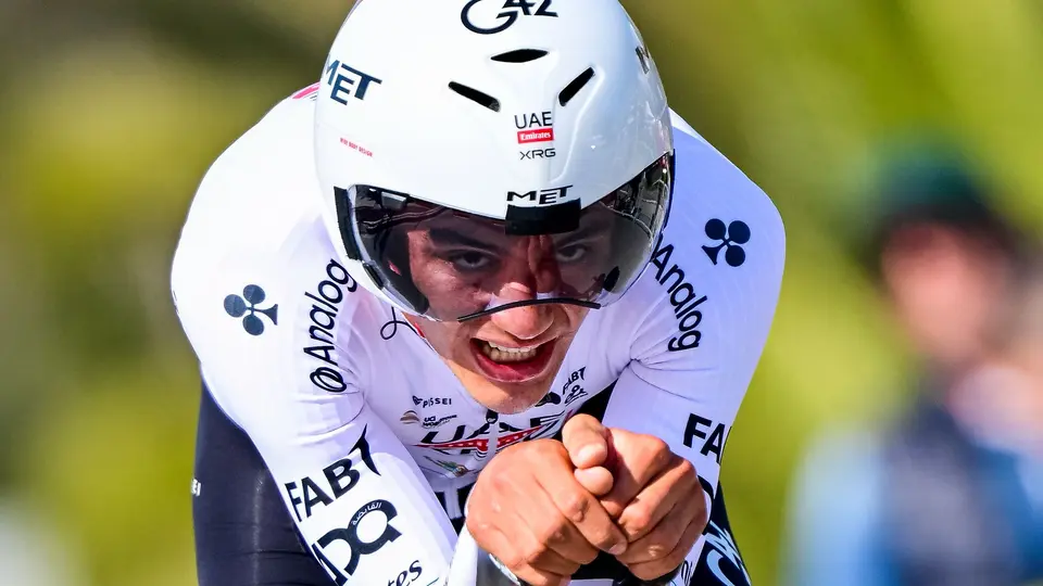 Isaac del Toro en actividad en el Tirreno-Adriático 2026 l Grosby