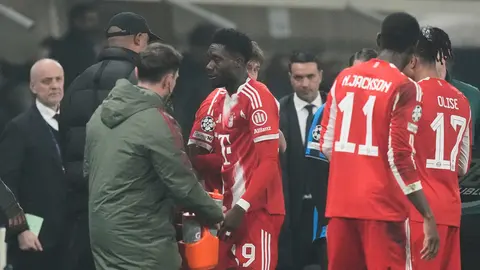 Davies salió del campo lesionado | AP