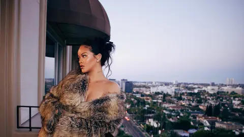 Una mujer disparó en al menos 10 ocasiones contra la mansión de la cantante con ella adentro / FB: @rihanna