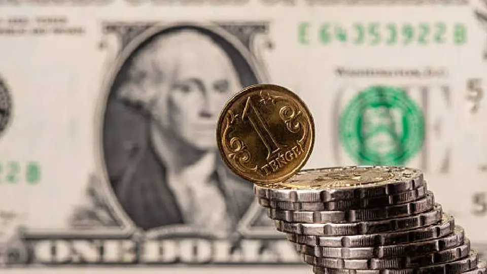 El dólar comienza a presionar al peso mexicano y le gana varios centavos/Pixabay