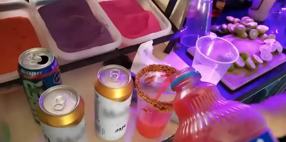 En estos lugares también podría venderse alcohol adulterado, lo que es un riesgo para la salud de los consumidores / Redes Sociales