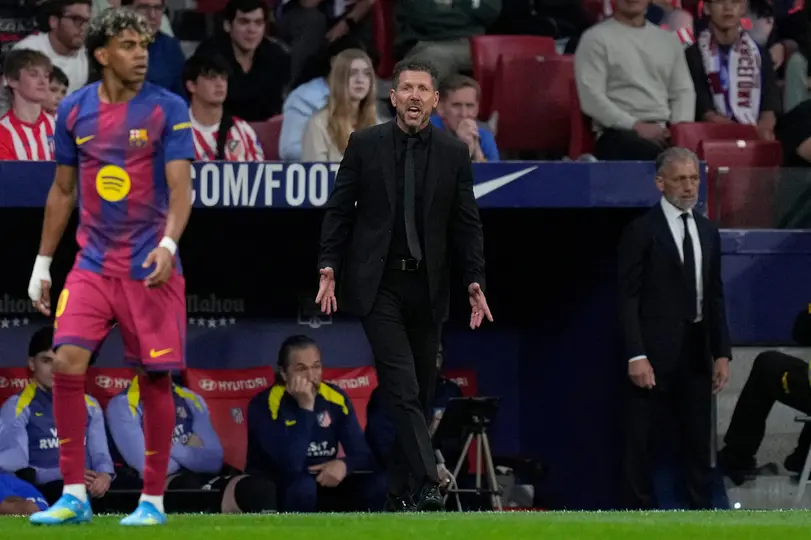 Simeonne dirigiendo al Atlético de Madrid l AP