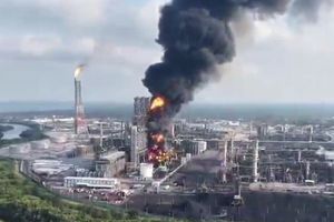Incendio en refinería Dos Bocas: Sheinbaum confirma que está controlado y sin heridos
