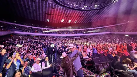 Más de 10 mil personas acudieron a despedir a Julio Preciado en su gira del adiós / FB: @Juliopreciadooficial