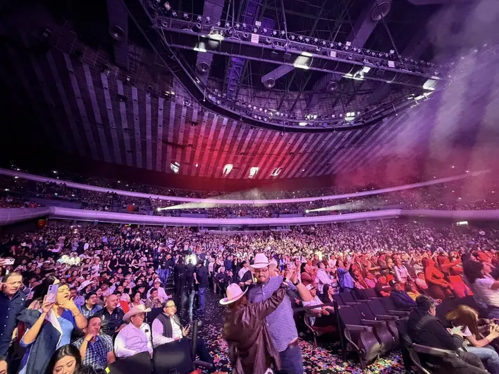 Más de 10 mil personas acudieron a despedir a Julio Preciado en su gira del adiós / FB: @Juliopreciadooficial