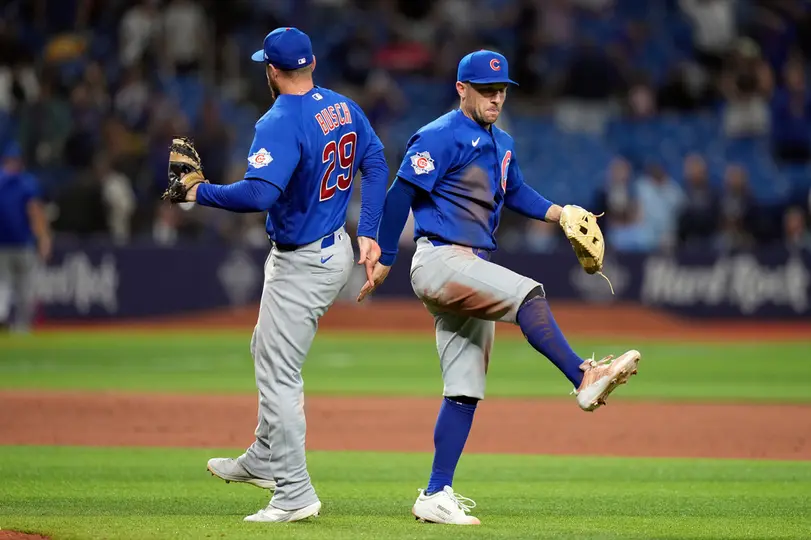 Alex Bregman celebra el triunfo ante Rays con Michael Busch | AP