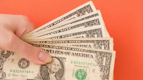¿Comprarás dólares este viernes 10 de abril? Cierra bien la semana el peso mexicano