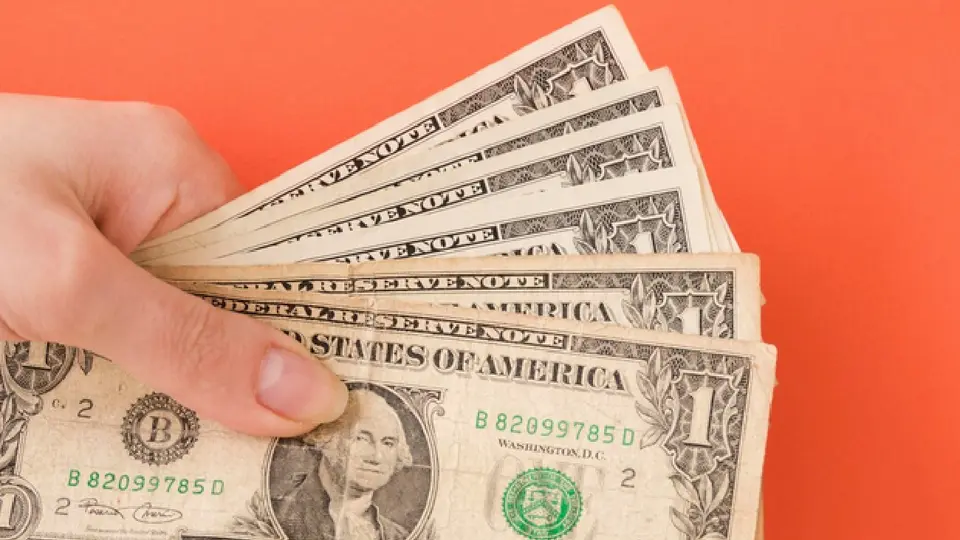¿Comprarás dólares este viernes 10 de abril? Cierra bien la semana el peso mexicano