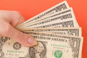¿Comprarás dólares este viernes 10 de abril? Cierra bien la semana el peso mexicano