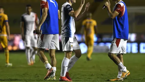 Jesús Ángulo y Uriel Antuna tras vencer a Tigres en el Guard1anes 2020 | IMAGO7