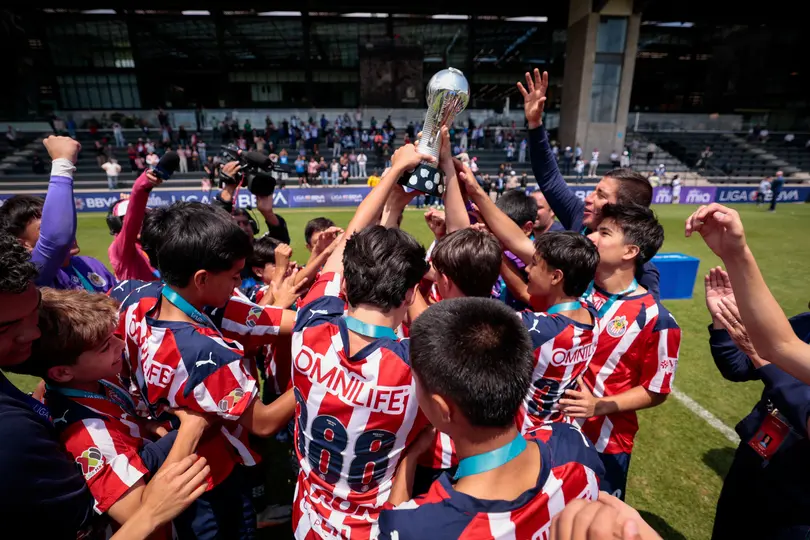 Chivas campeón del torneo de Liga MX Fueras Básicas 2026 | IMAGO7
