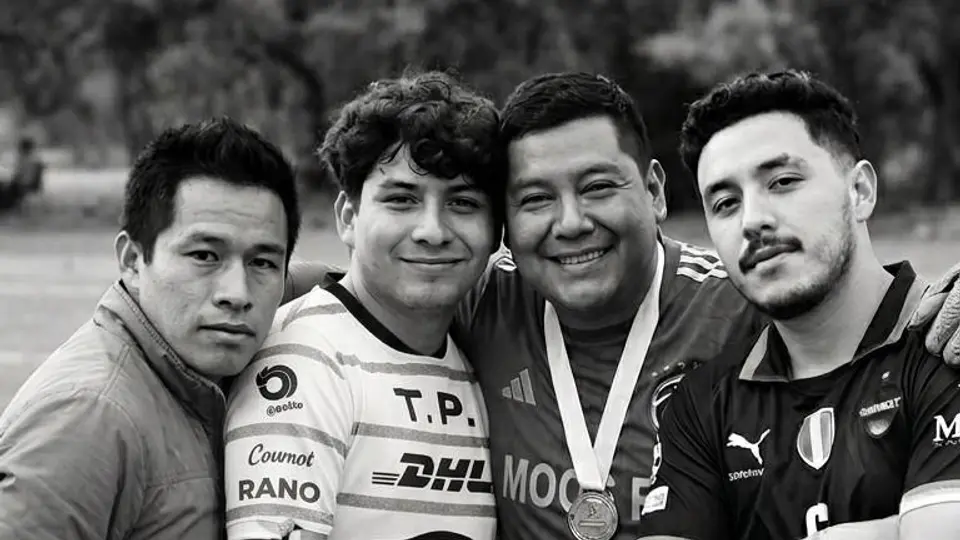 Boru con sus amistades | FB: @celayafcdaletoro