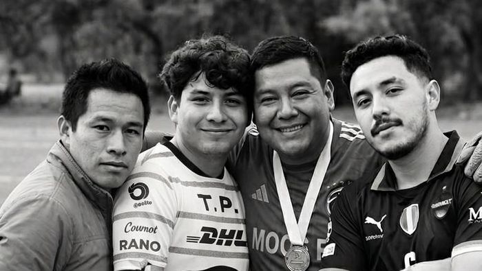 Boru con sus amistades | FB: @celayafcdaletoro