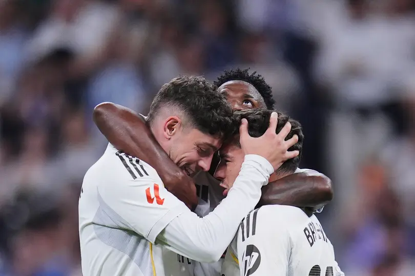 Vinicius Júnior y Federico Valverde celebrando el gol del Madrid en LaLiga | AP
