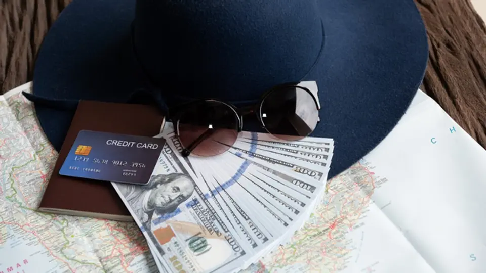 Es buen momento para comprar dólares o cambiar, según tus intereses / FREEPIK