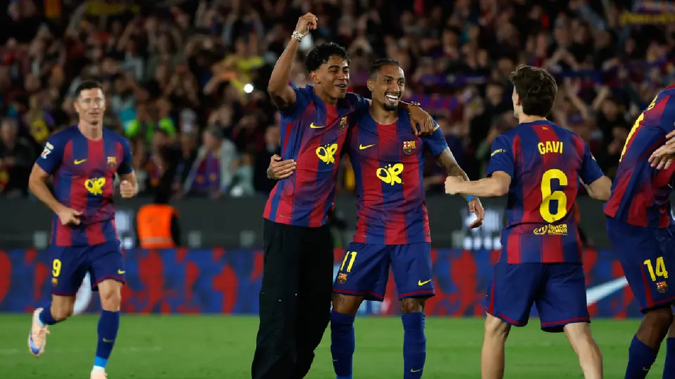 Lamine Yamal y Raphinha, jugadores del Barcelona | AP
