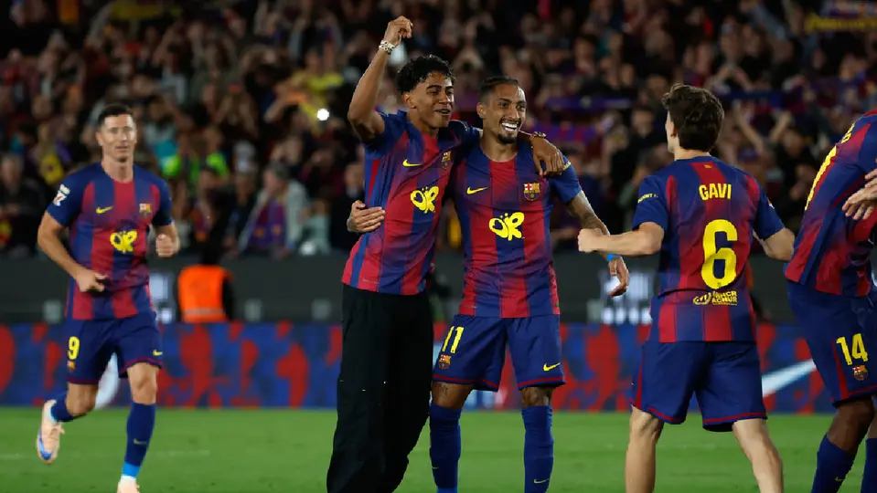 Lamine Yamal y Raphinha, jugadores del Barcelona | AP