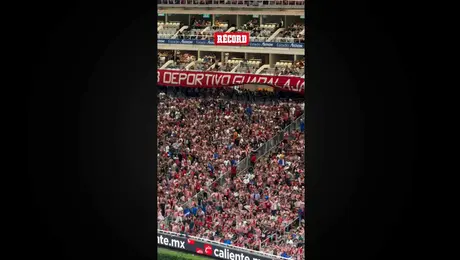 ¡AMBIENTAZO EN EL AKRON! La afición de Chivas no pierde la esperanza