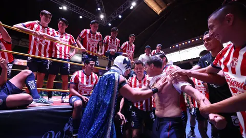 Jugadores de Chivas con Atlantis | X: @Atlantis_CMLL