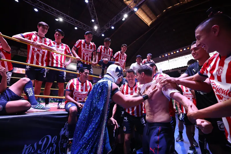 Jugadores de Chivas con Atlantis | X: @Atlantis_CMLL