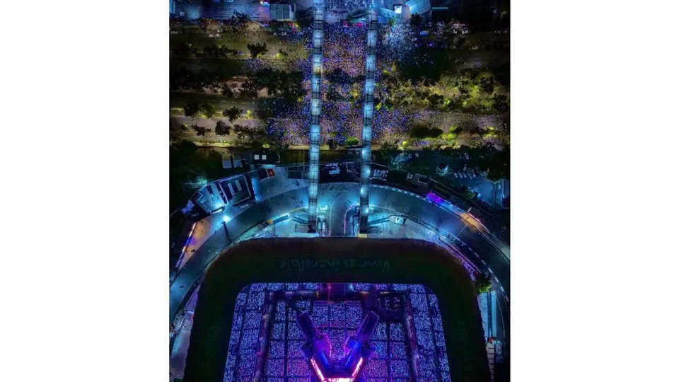 Miles de fans de BTS se reunieron afuera del Estadio GNP Seguros para escuchar el concierto desde las calles de la CDMX./ X: @BTSxBRAZIL