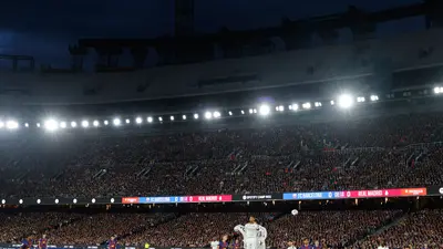 Aficionado mexicano cumple su sueño de ver al Barcelona tras perderse partido por retraso de vuelo