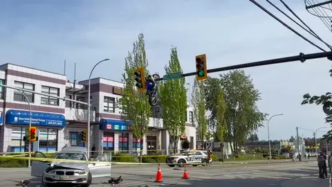 El conductor del automóvil involucrado en la colisión resultó ileso, informaron autoridades locales./ X: @mundo__vivo