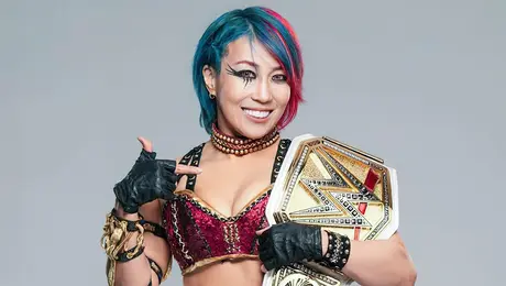 ¿Asuka se retira? Su emotivo momento con Iyo Sky y un misterioso mensaje en redes encienden las alarmas