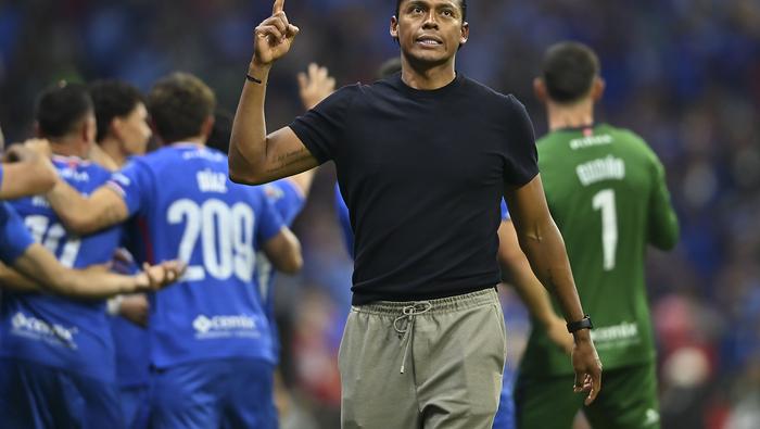 Joel Hiqui en celebración con Cruz Azul ante Atlas en Liguilla del Clausura 2026 de la Liga MX | IMAGO 7