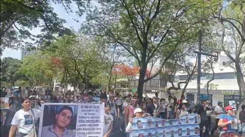 Familias de personas desaparecidas portaron fotografías, pancartas y fichas de búsqueda durante las manifestaciones./ El Occidental