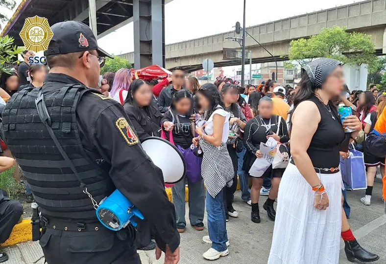 Integrantes del ARMY colapsaron Circuito Interior Río Churubusco durante el segundo show de BTS en México./ SSC