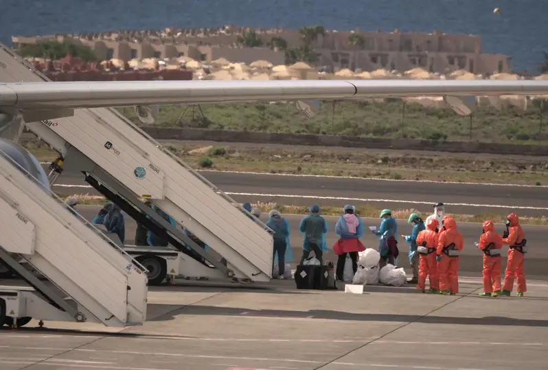 Hasta ahora, autoridades internacionales investigan contagios y fallecimientos asociados con pasajeros del crucero./ AP