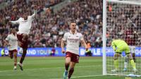 Leonard Trossard en celebración en el partido de West Ham contra Arsenal | AP