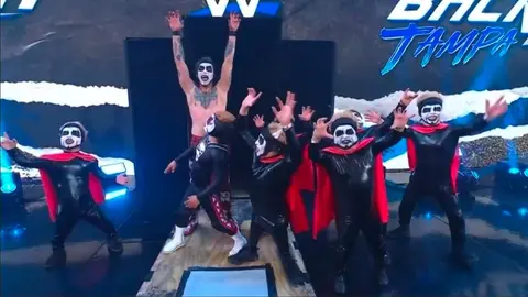 Danhausen y los Mini Hausens | WWE