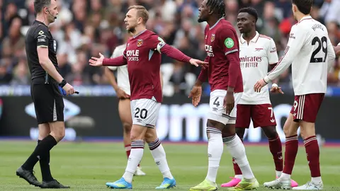 Jugadores de West Ham y Arsenal durante el partido de Premier League | AP