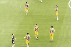 Afición de Chivas abuchea a Tigres durante su calentamiento