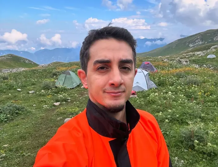 Ruhi Çenet aseguró que no fue informado sobre el riesgo sanitario antes de acudir a una boda en Estambul./ RS