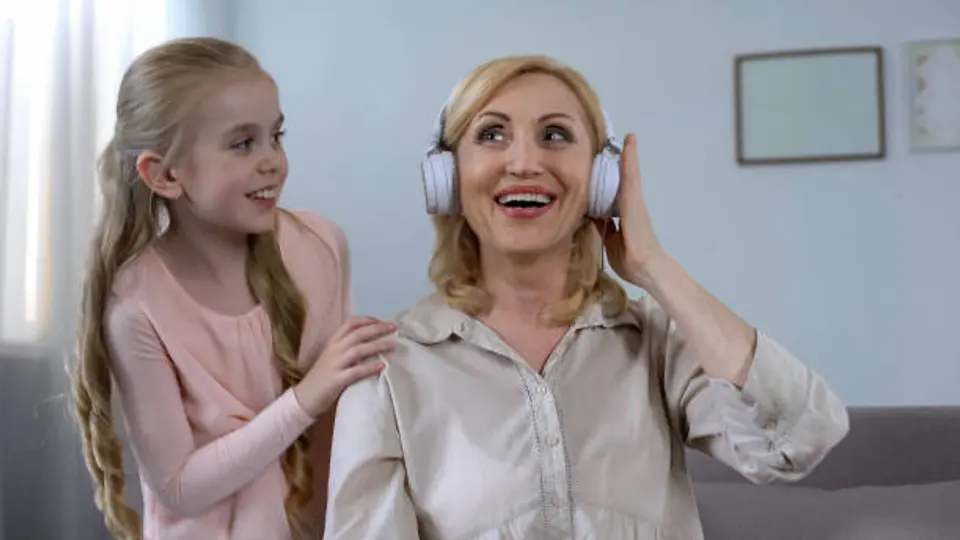 La música se convierte en una de las formas más emotivas para celebrar a mamá este 10 de mayo. / iStock