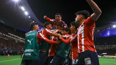 ¡Remontada y a Semis! Chivas vence a Tigres con doblete de Santiago Sandoval