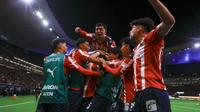 ¡Remontada y a Semis! Chivas vence a Tigres con doblete de Santiago Sandoval