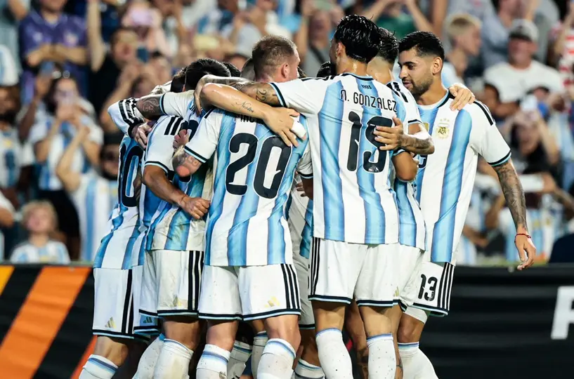 Argentina, con gol de Messi incluído, vence a Islandia | X @Argentina