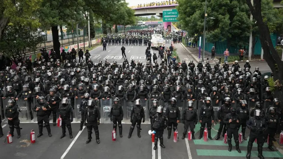 Autoridades capitalinas desplegarán operativos especiales de seguridad y movilidad ante la coincidencia de protestas y actividades mundialistas./ AP